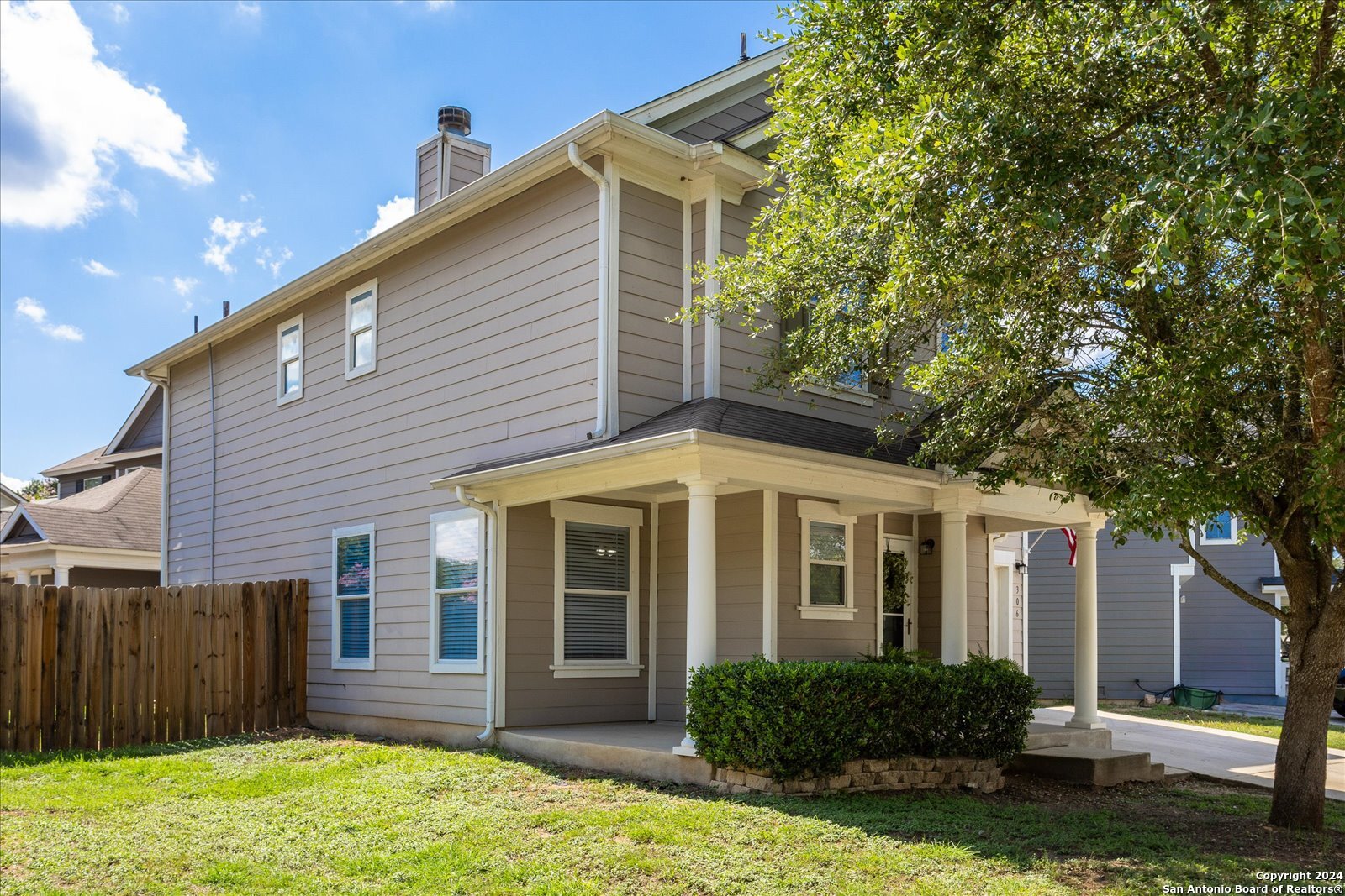306 Hampton Cv