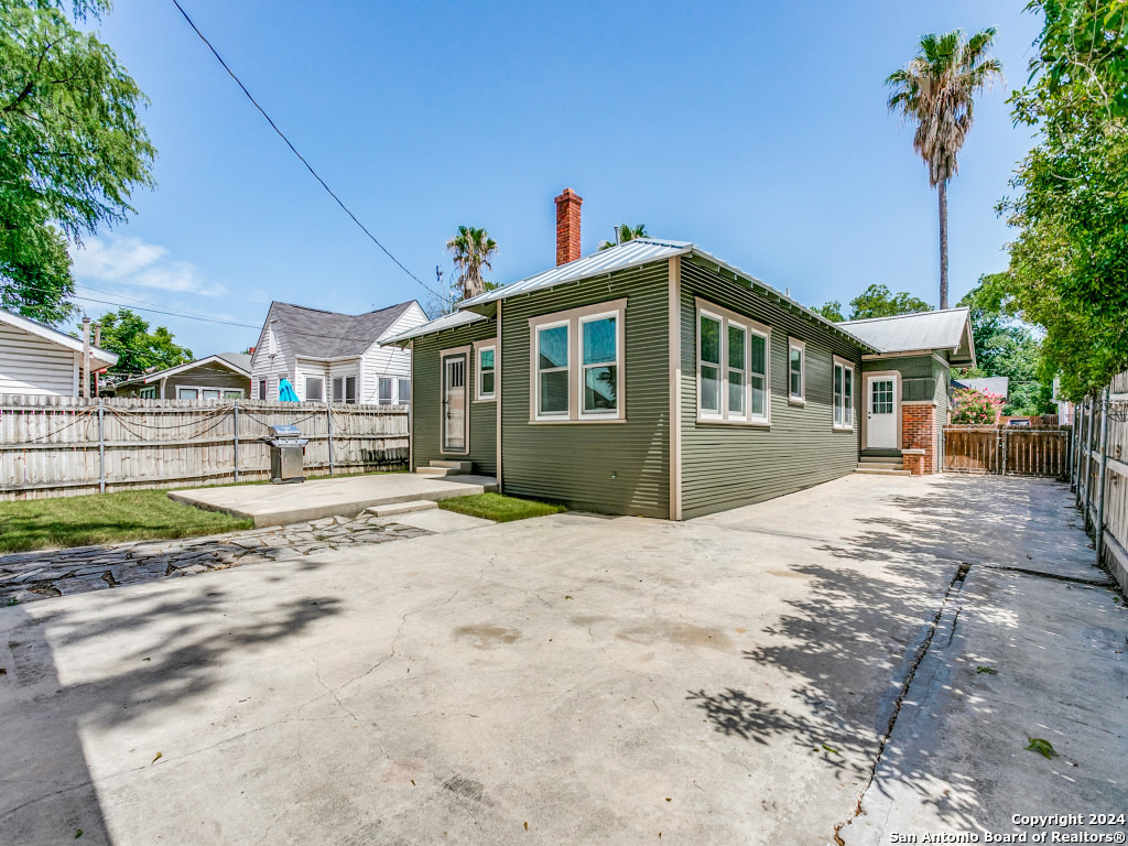 342 E CRAIG PL