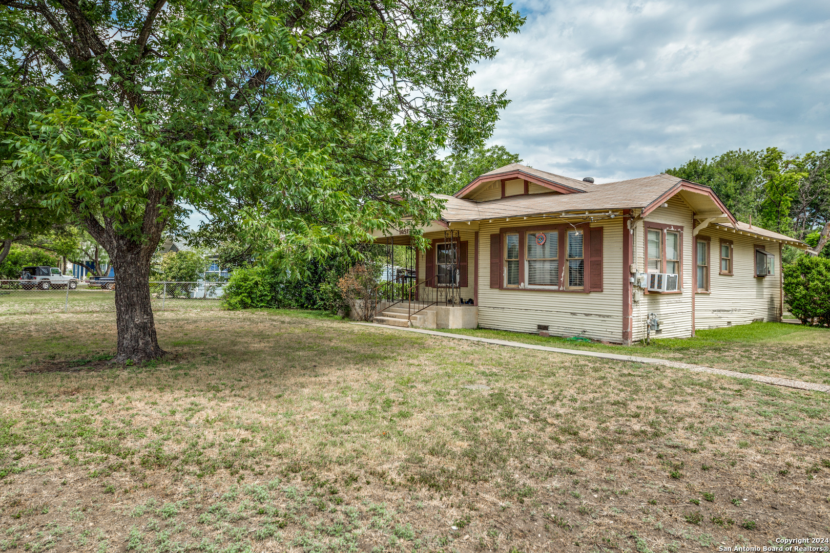1051 KIRK PL