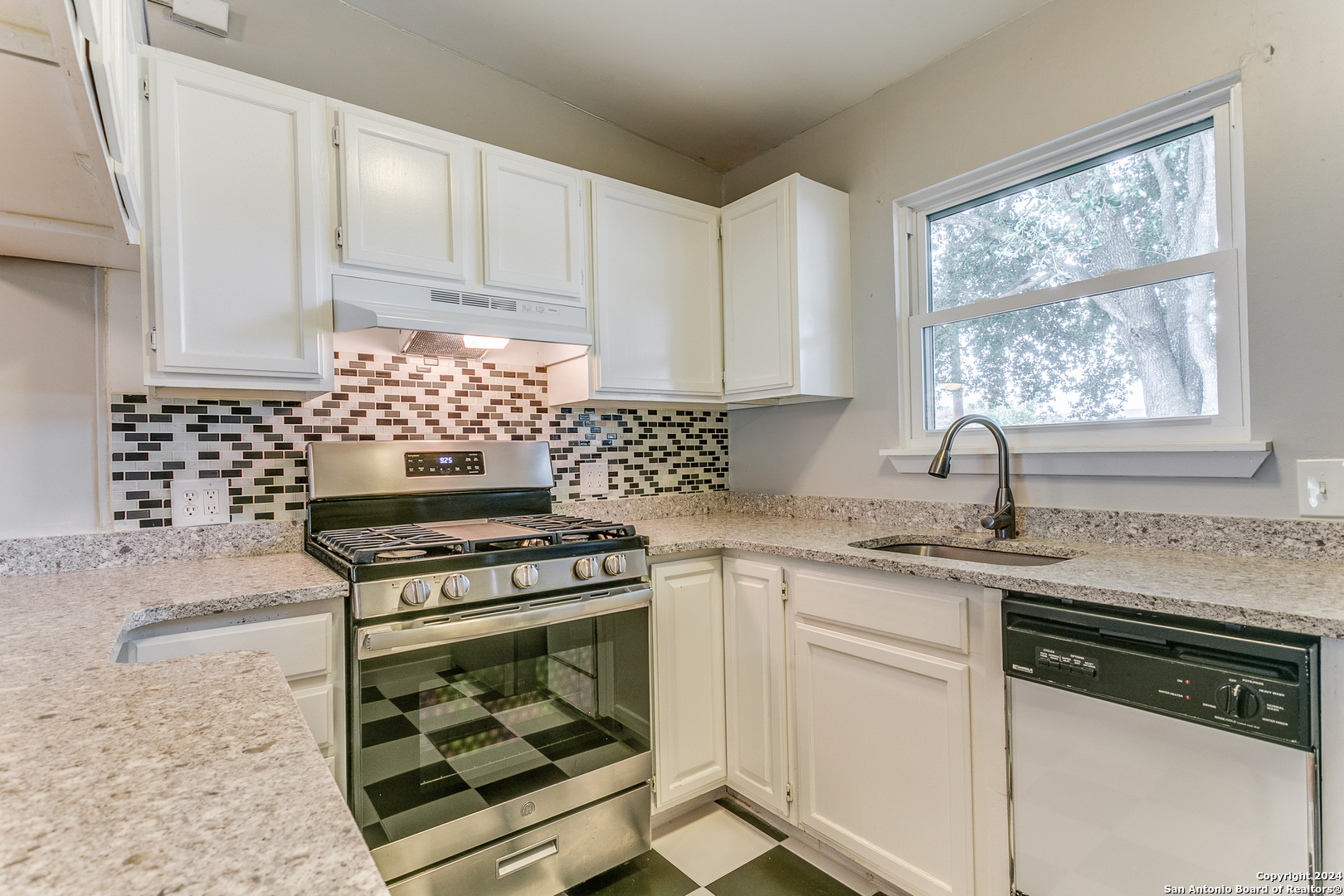 246 EMPORIA BLVD