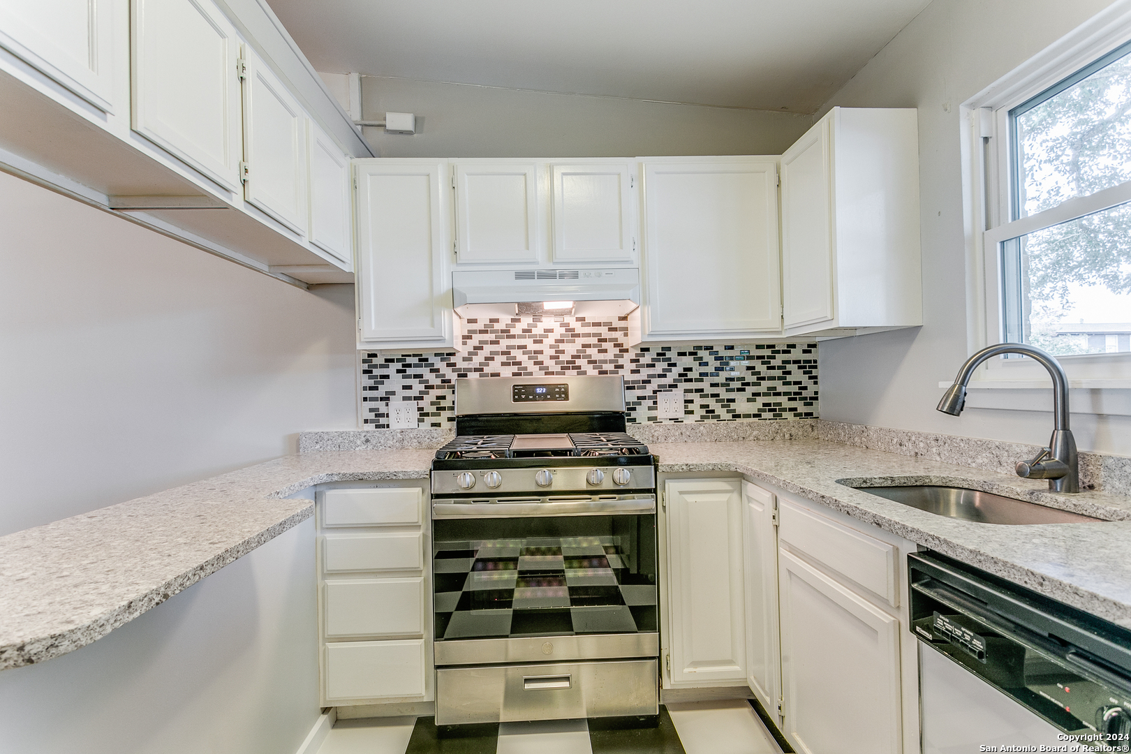 246 EMPORIA BLVD