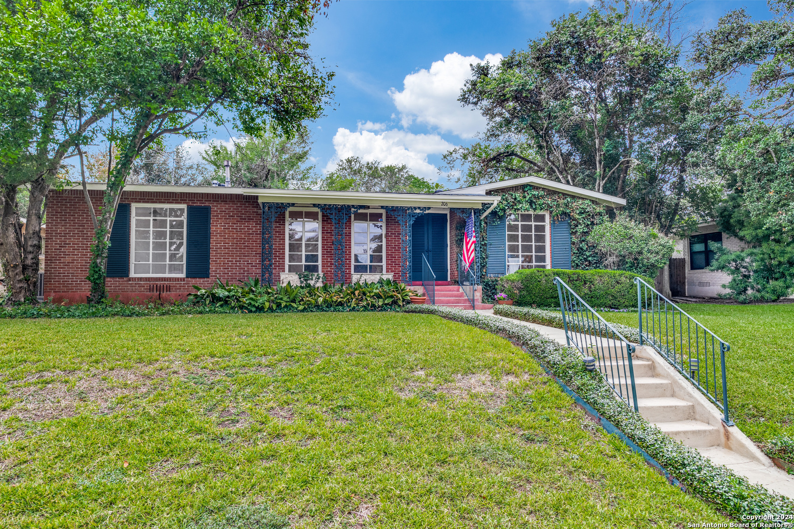 206 OAKLEAF DR