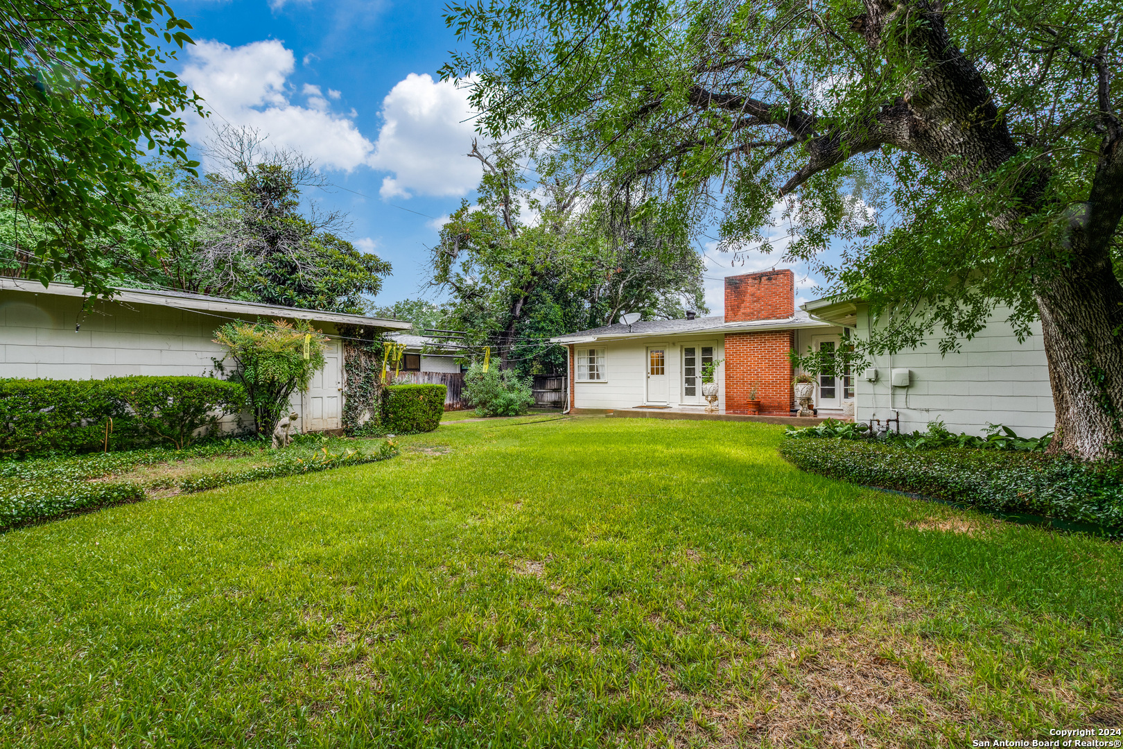 206 OAKLEAF DR