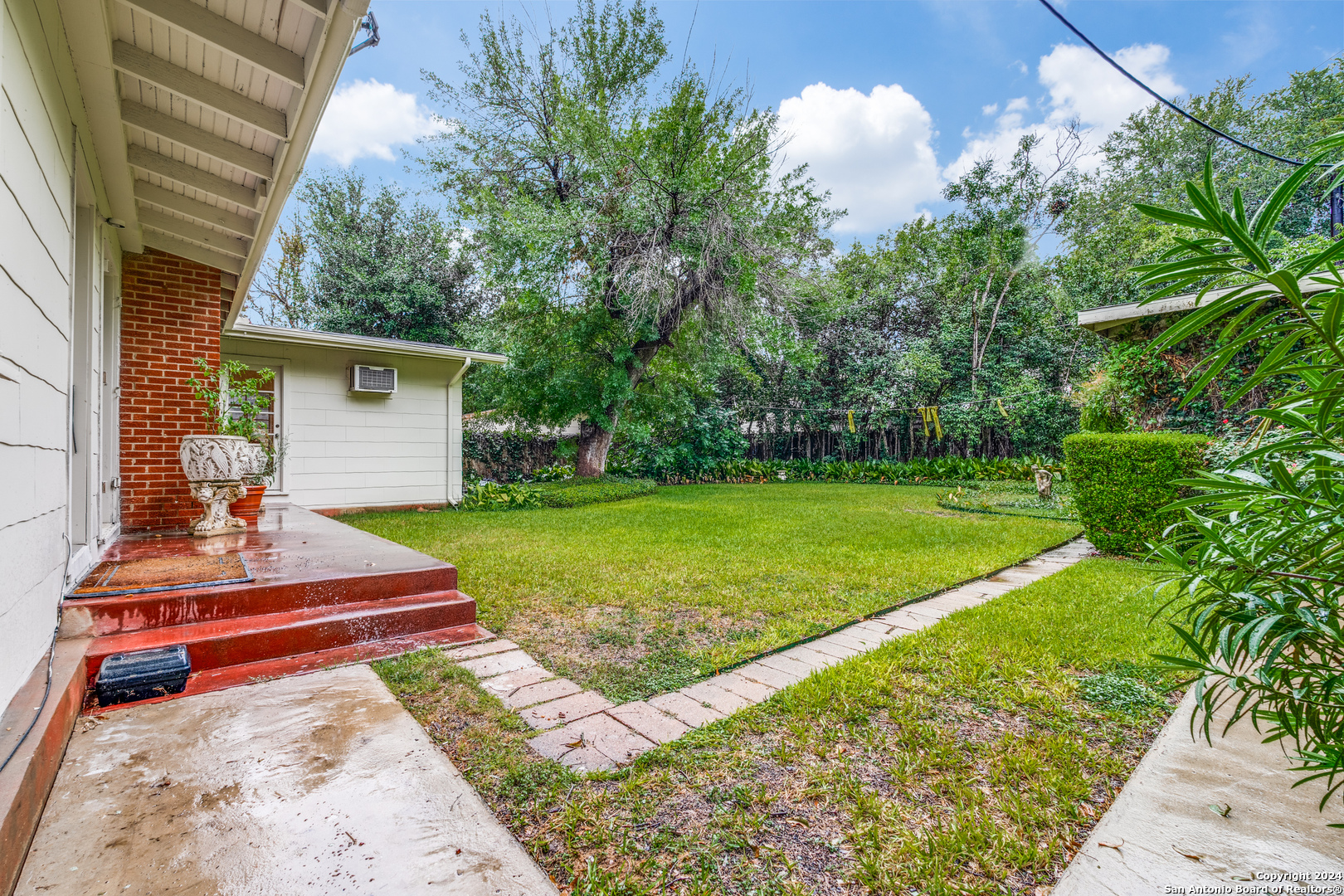 206 OAKLEAF DR
