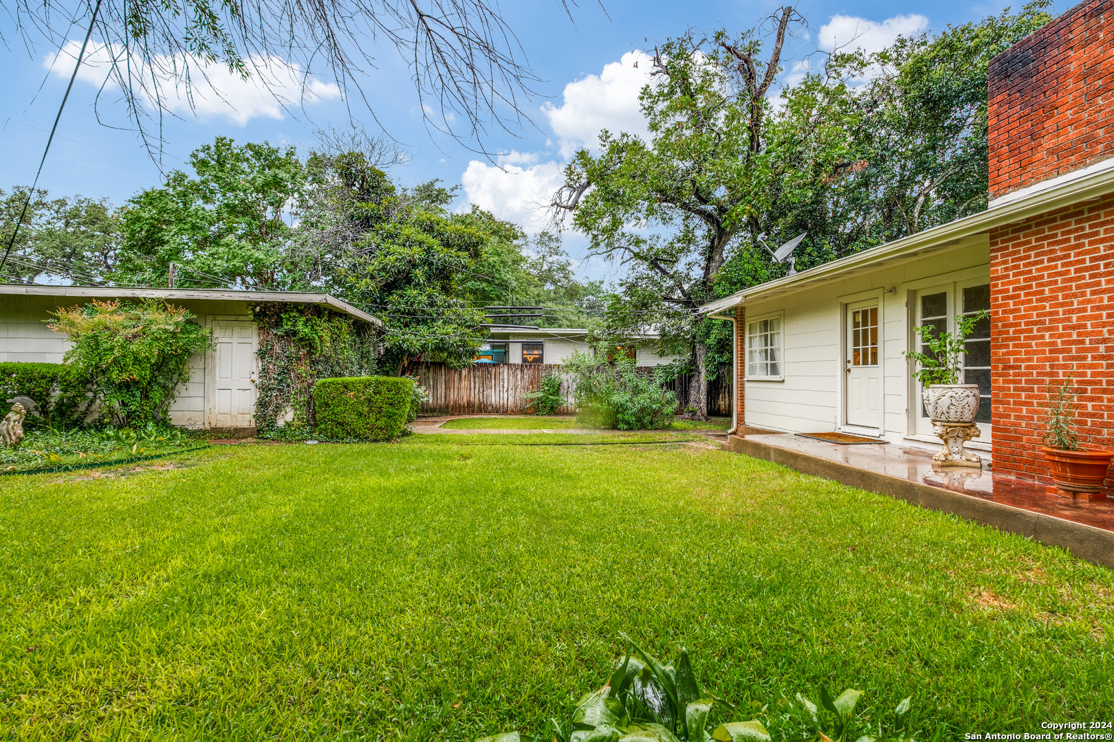 206 OAKLEAF DR
