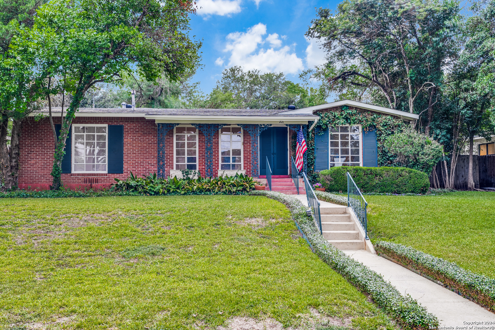 206 OAKLEAF DR