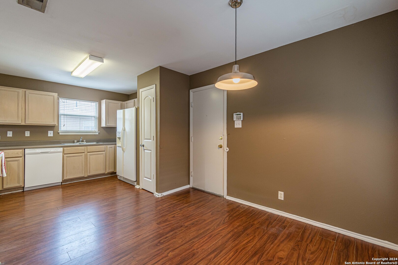42 Rainy Avenue