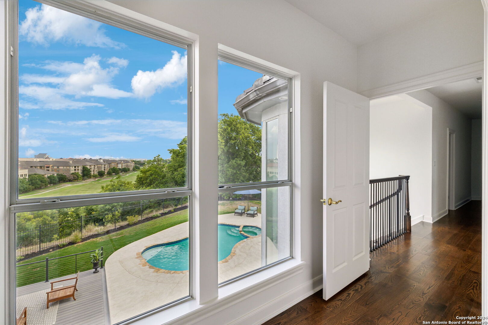 733 TUXEDO AVE