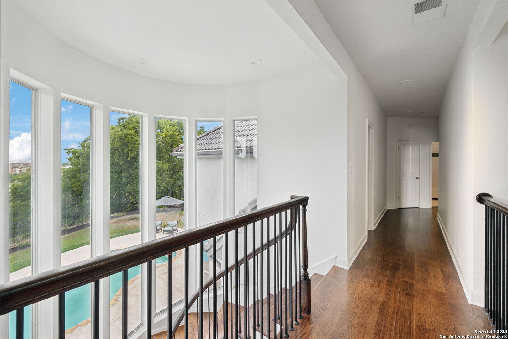 733 TUXEDO AVE