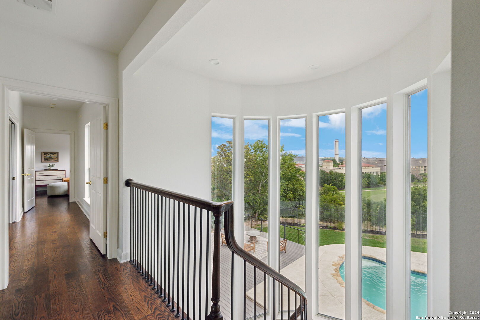 733 TUXEDO AVE