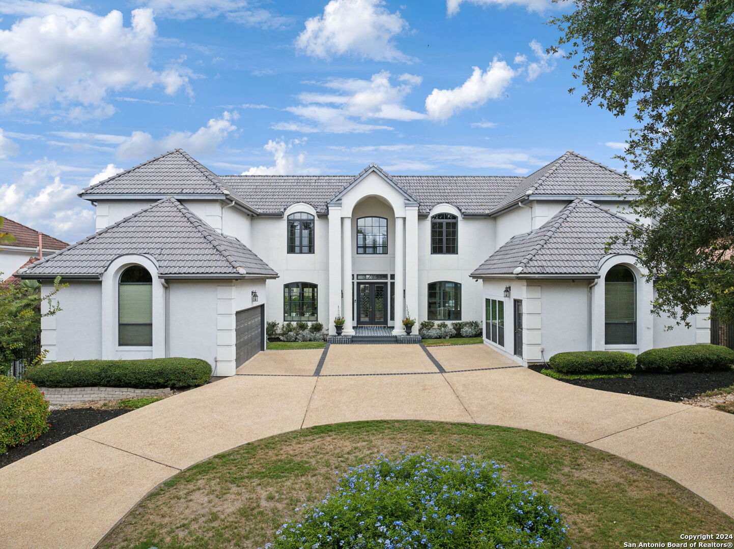 733 TUXEDO AVE