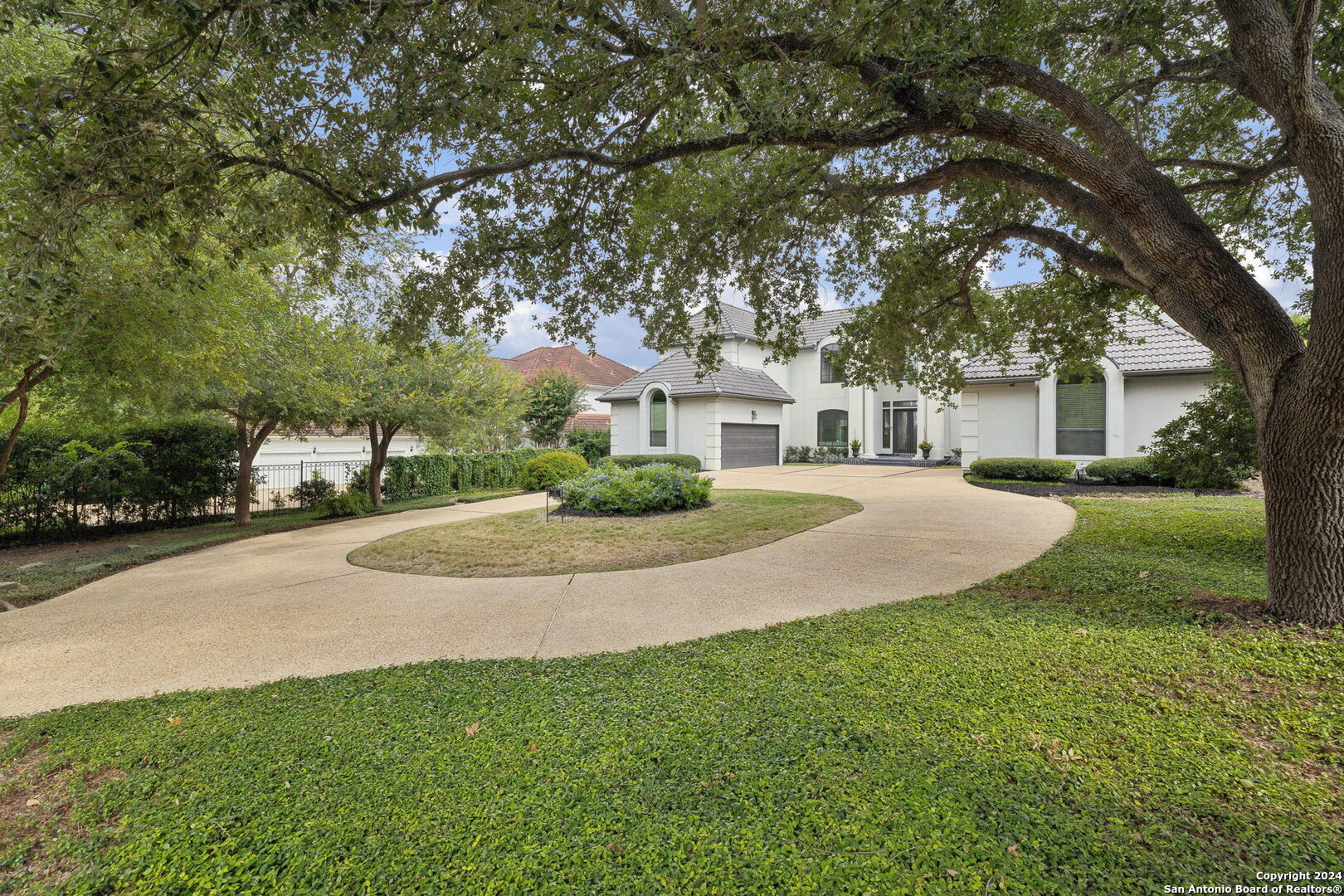 733 TUXEDO AVE