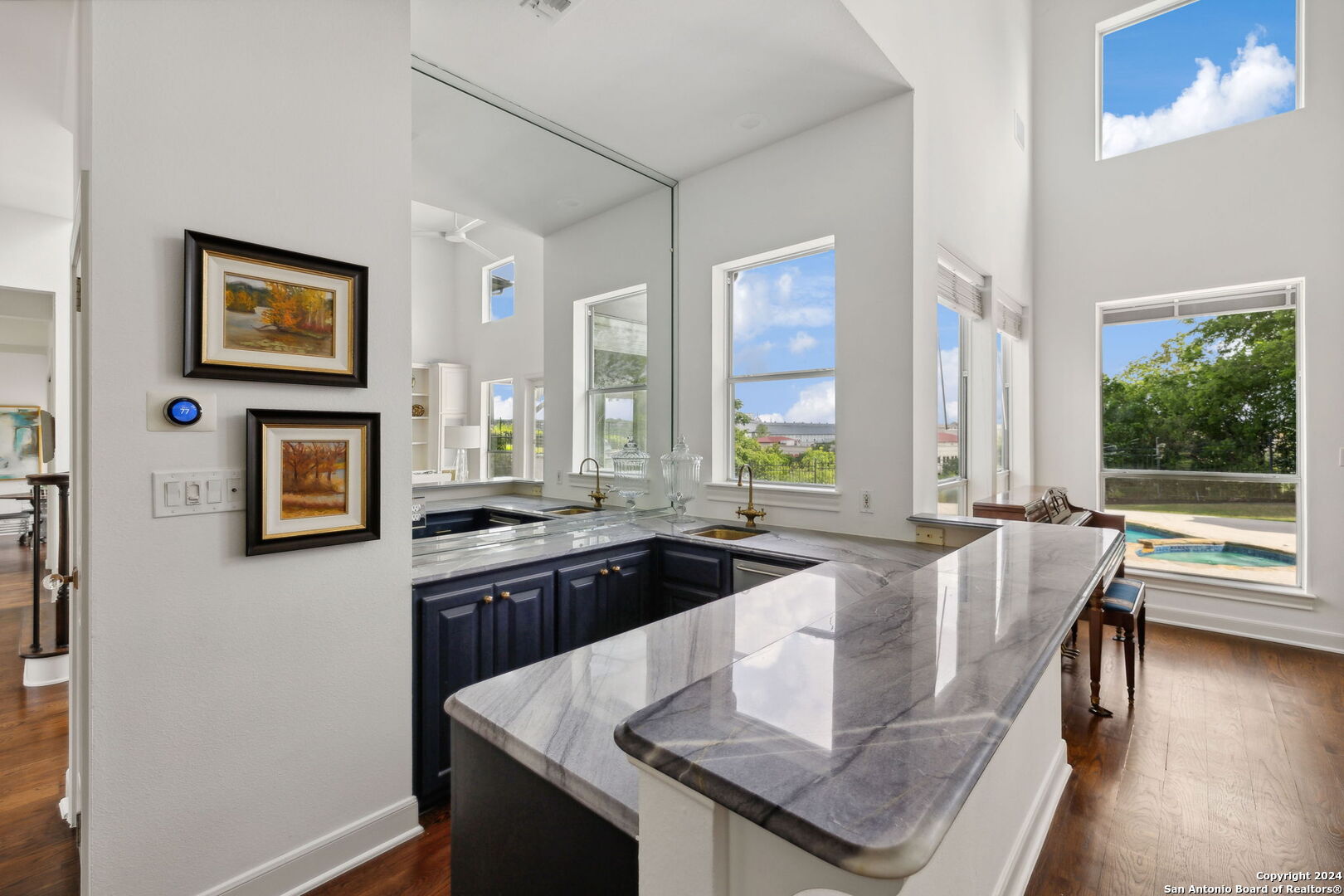 733 TUXEDO AVE