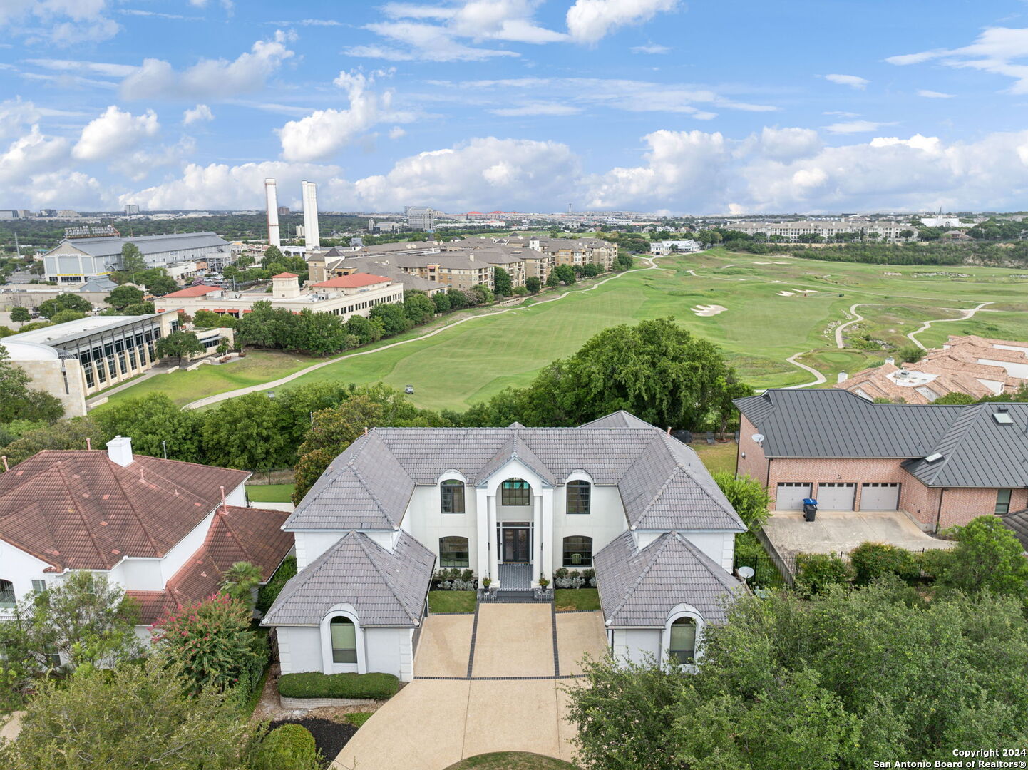 733 TUXEDO AVE
