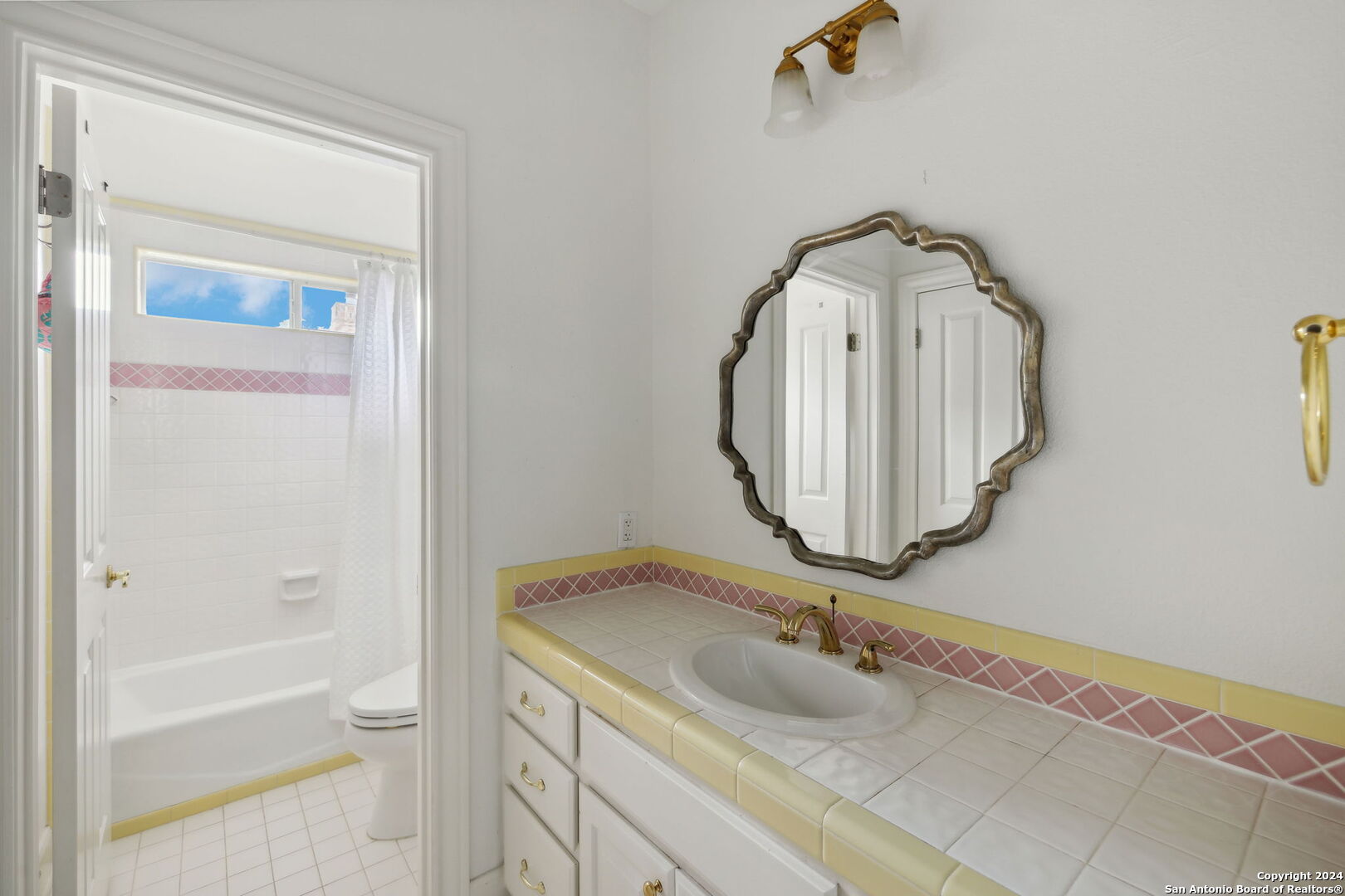 733 TUXEDO AVE