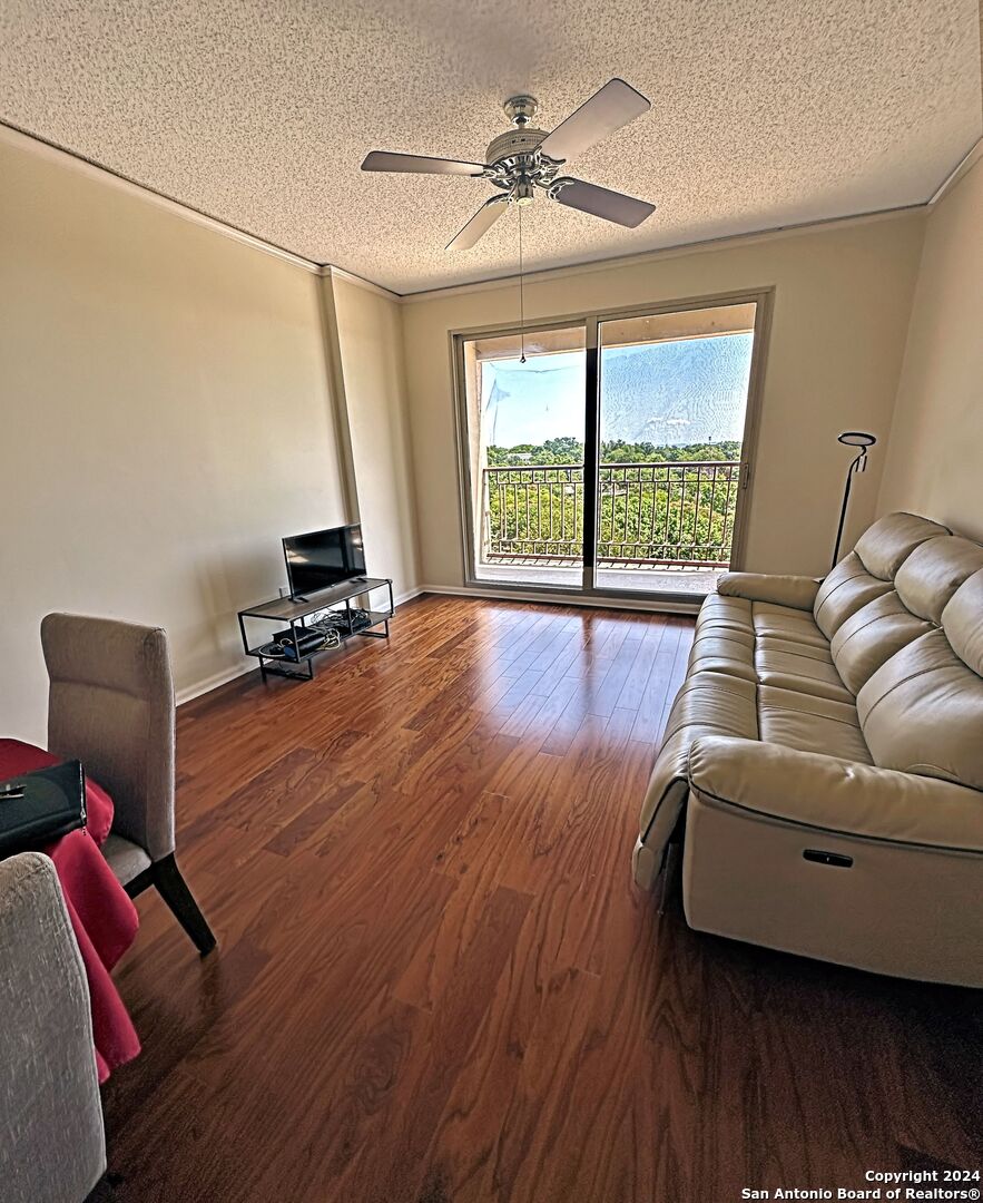 1 TOWERS PARK LN 504