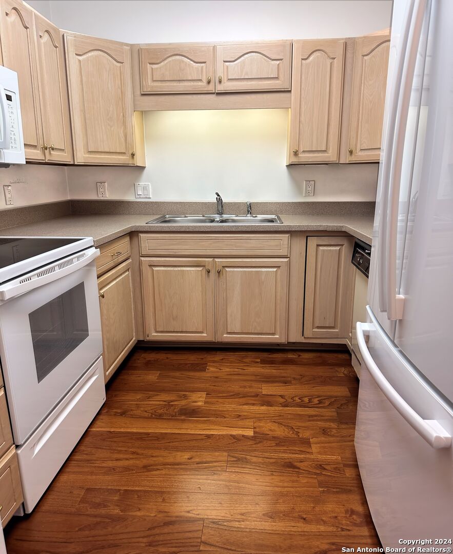 1 TOWERS PARK LN 504