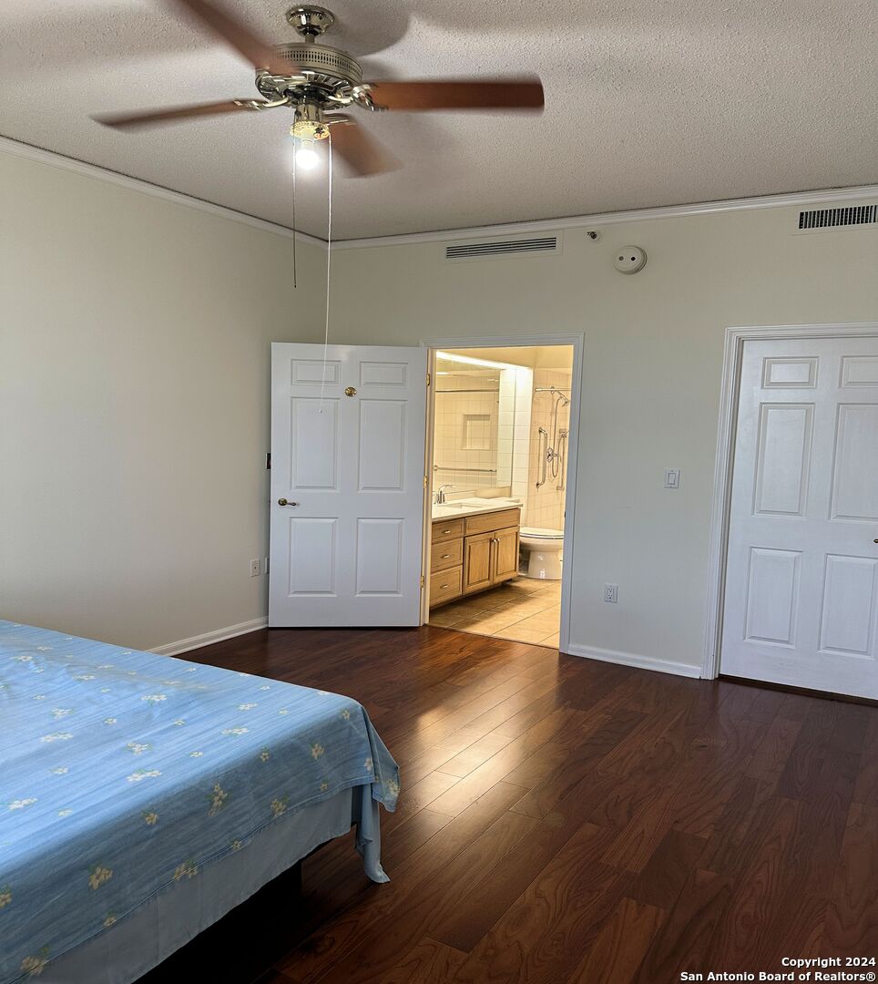 1 TOWERS PARK LN 504