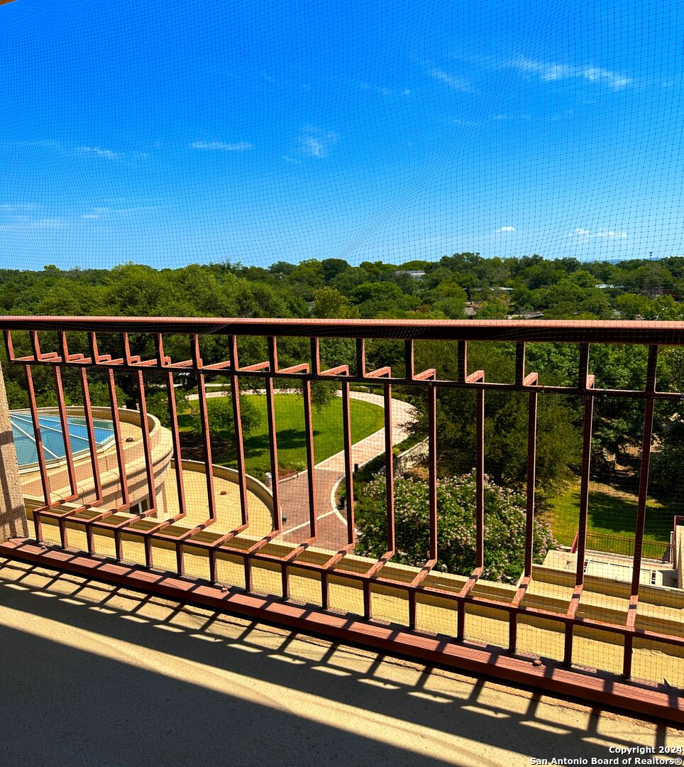 1 TOWERS PARK LN 504