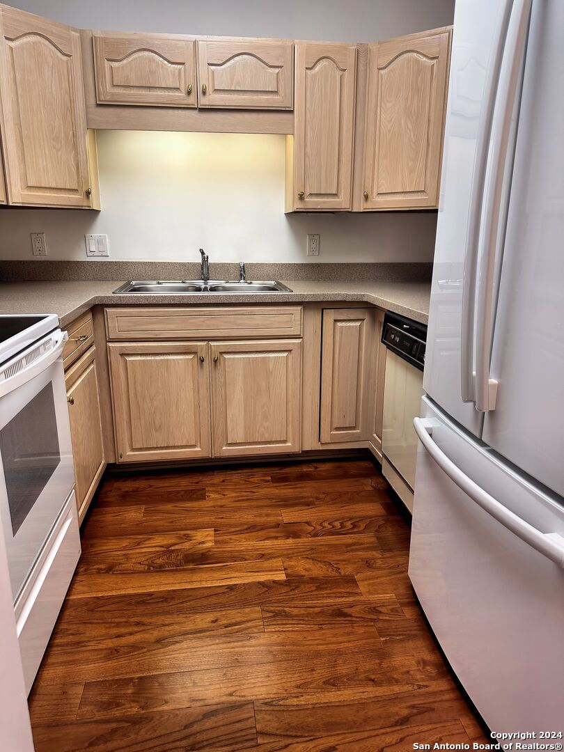 1 TOWERS PARK LN 504
