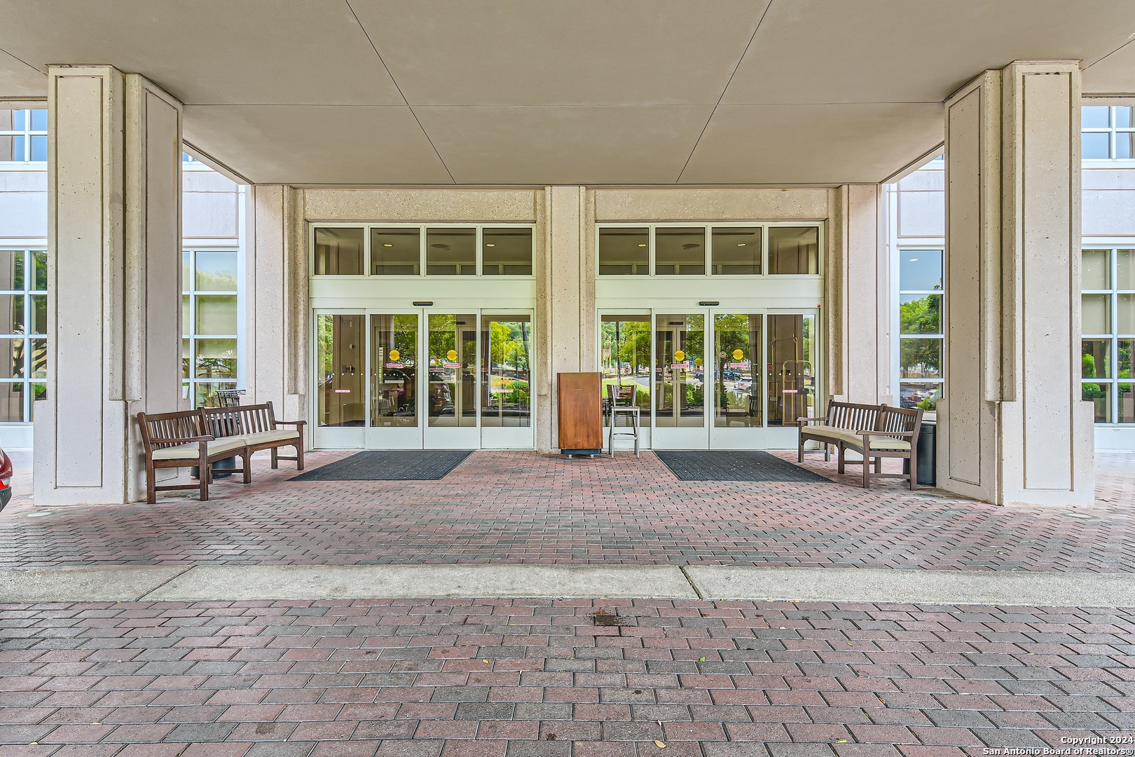 1 TOWERS PARK LN 504