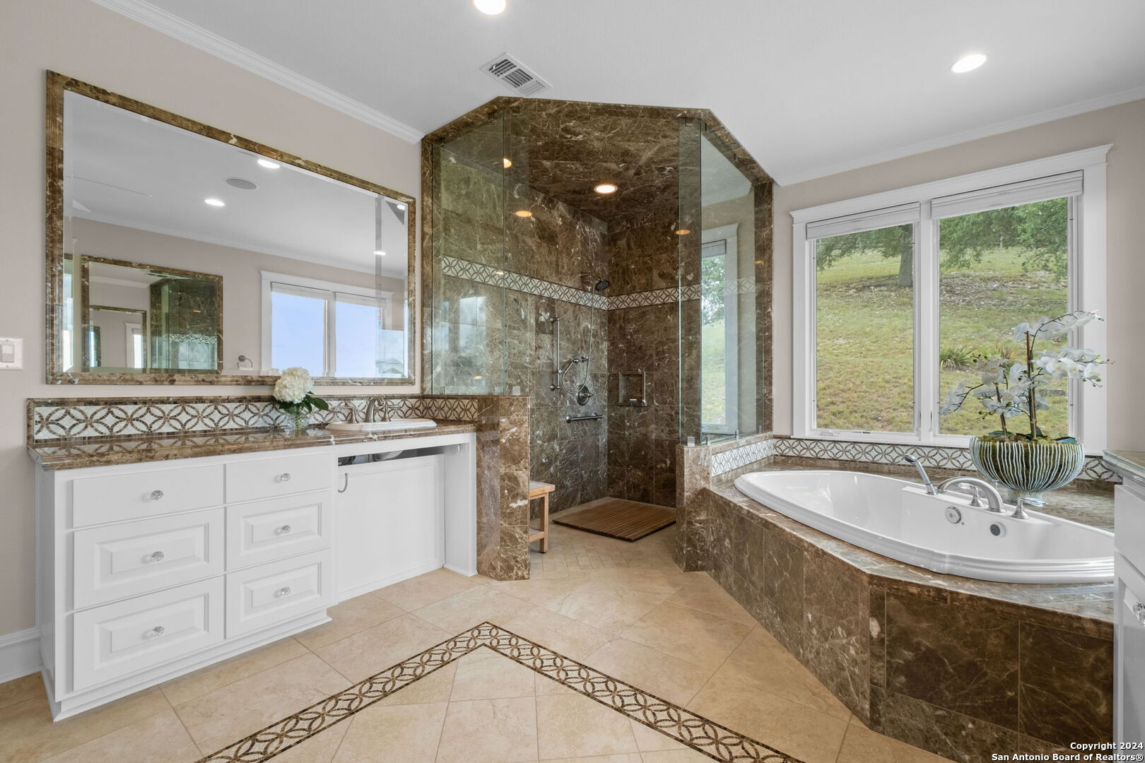 1288 Southwoods Dr