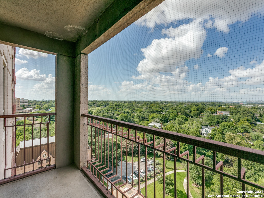1 Towers Park Ln 1003