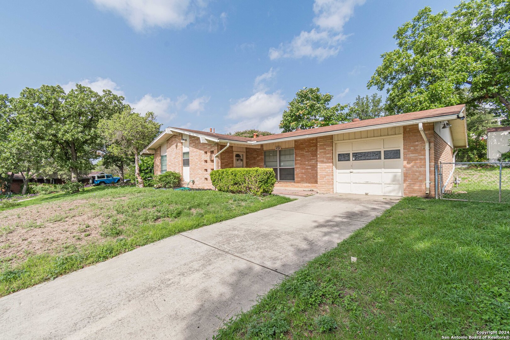 4726 HOLLYRIDGE DR