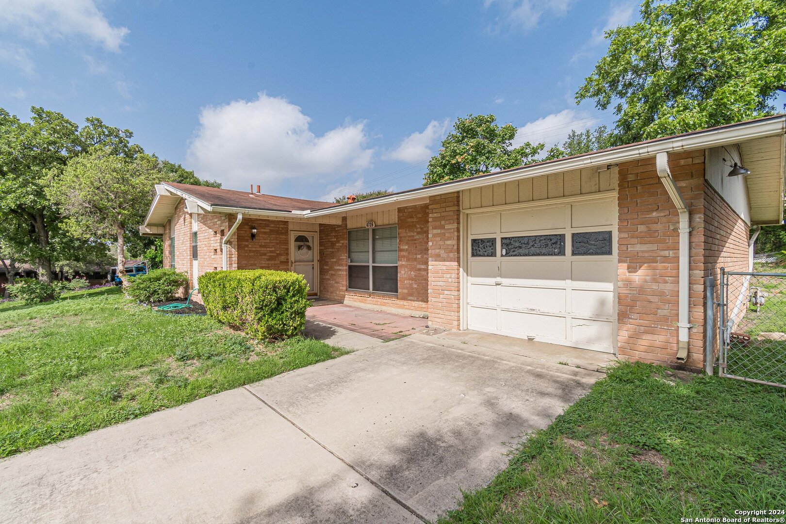 4726 HOLLYRIDGE DR