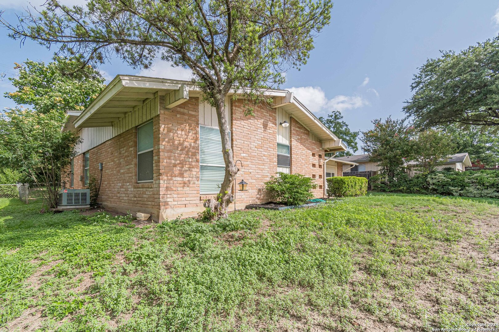 4726 HOLLYRIDGE DR