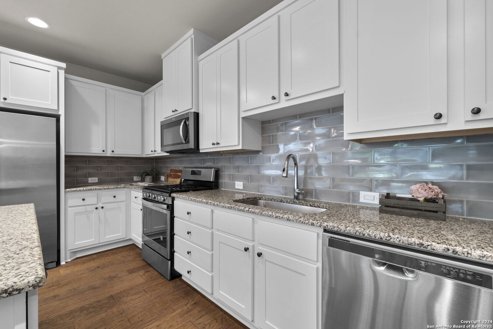 339 CLAREMONT AVE 102