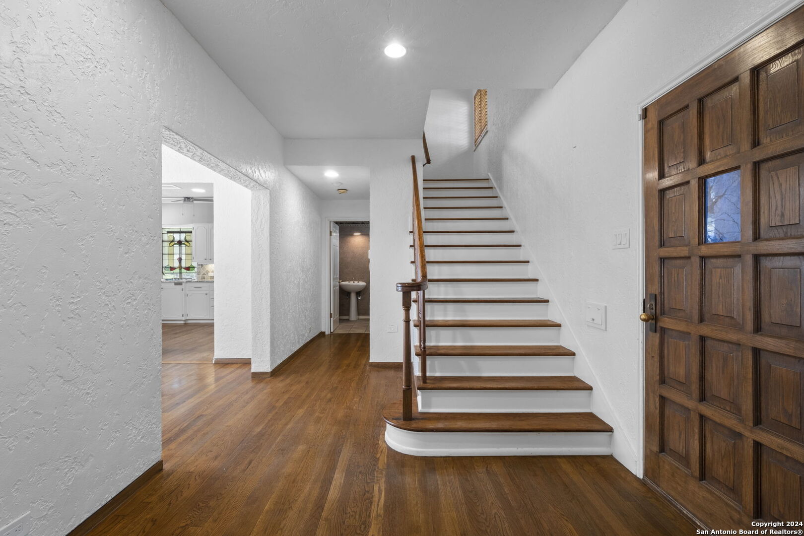 202 E HERMOSA DR