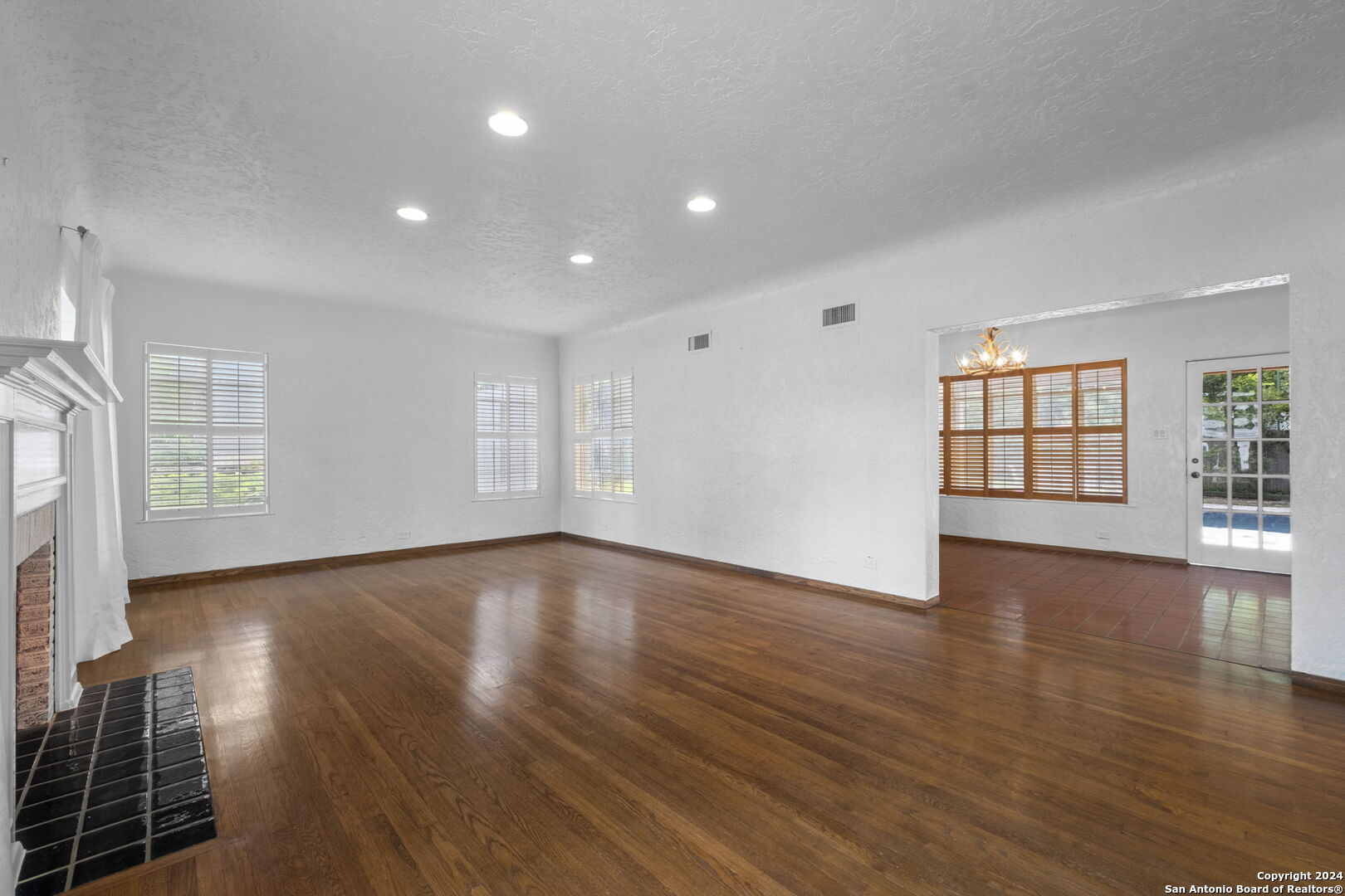 202 E HERMOSA DR