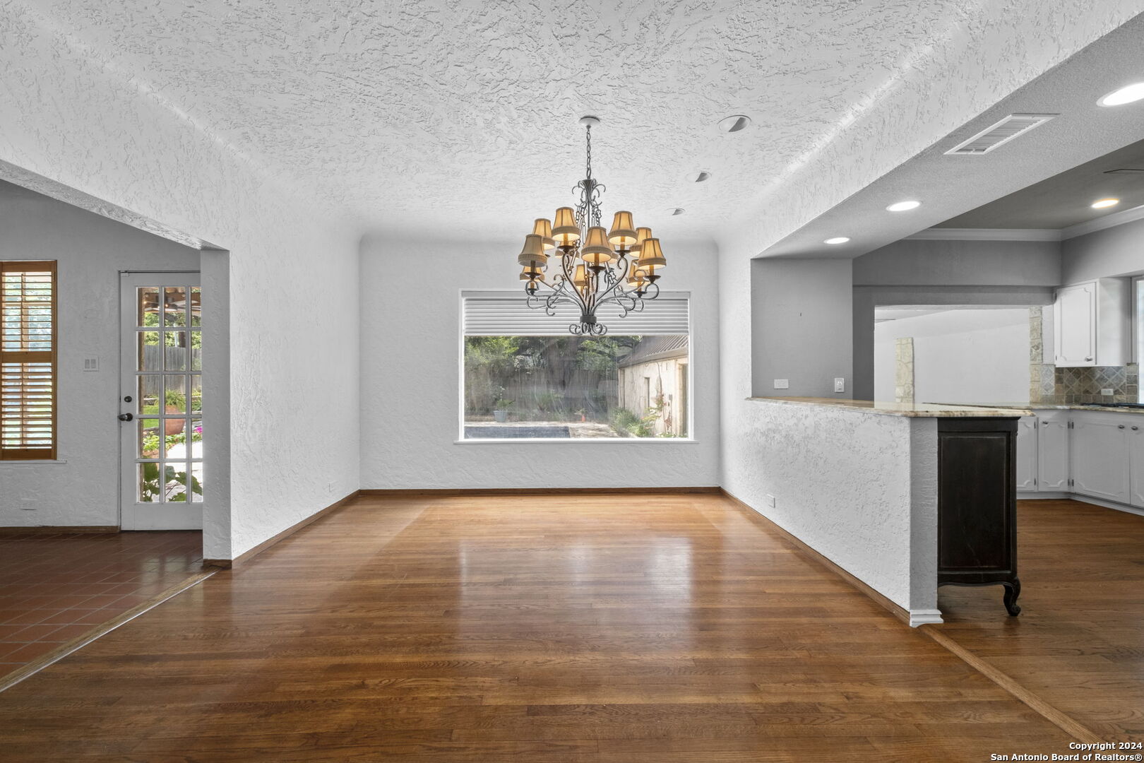 202 E HERMOSA DR