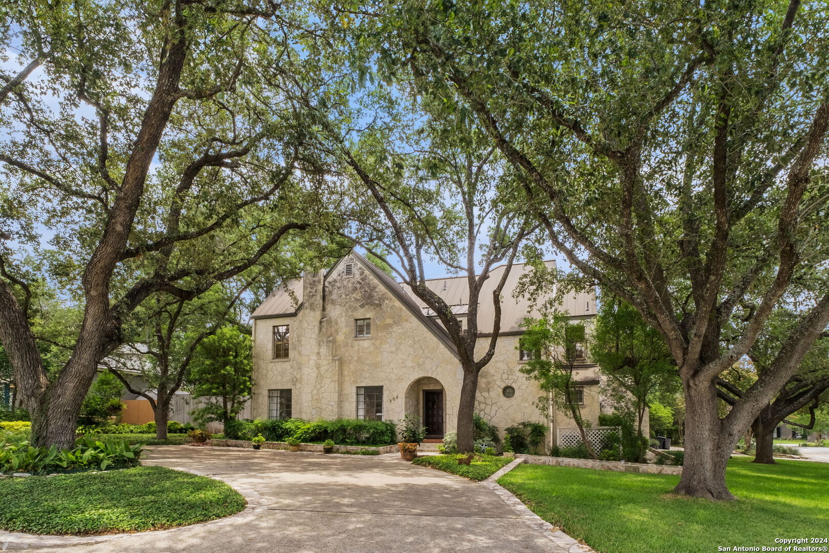 202 E HERMOSA DR