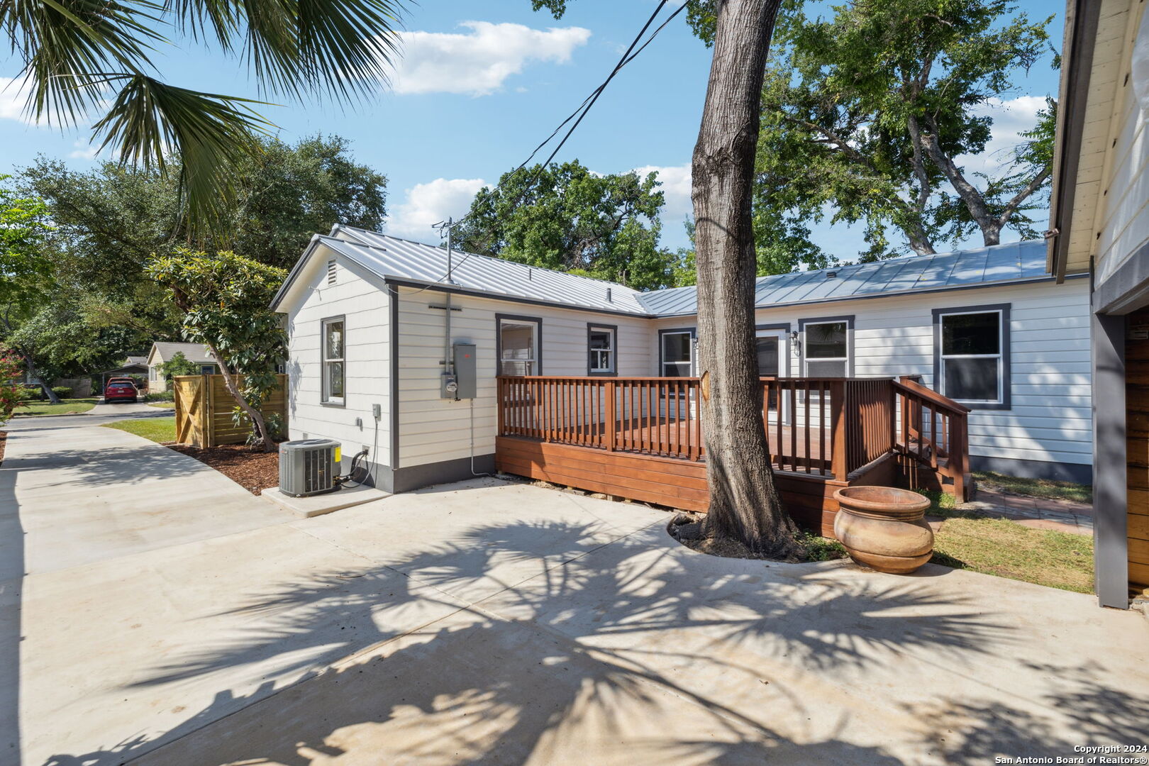 135 HARMON DR