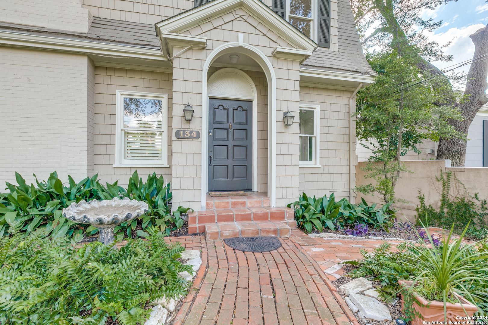 134 LAUREL HEIGHTS PL
