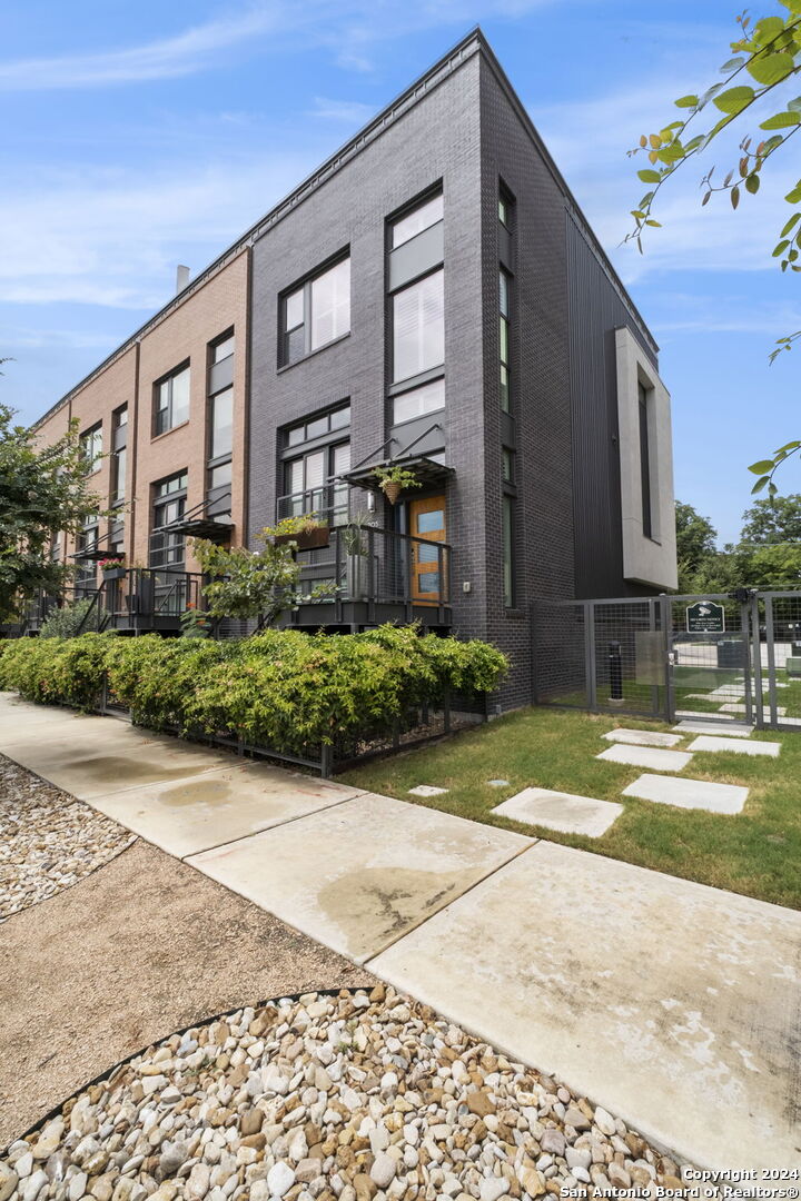 318 W GRAYSON ST Unit 205 205