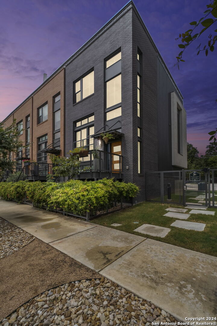 318 W GRAYSON ST Unit 205 205