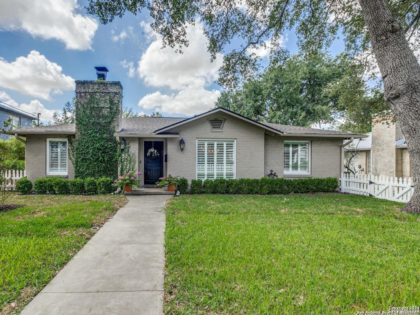 116 W OAKVIEW PL
