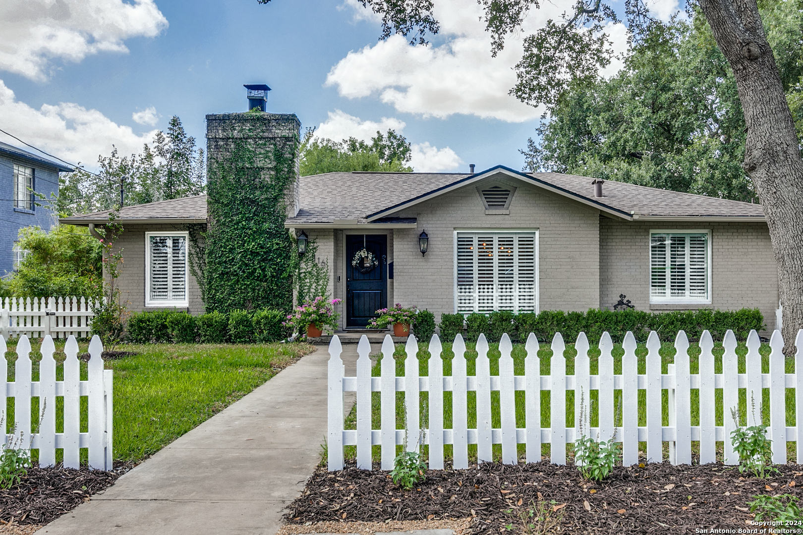116 W OAKVIEW PL