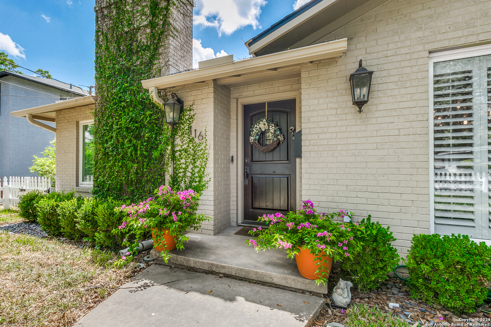 116 W OAKVIEW PL
