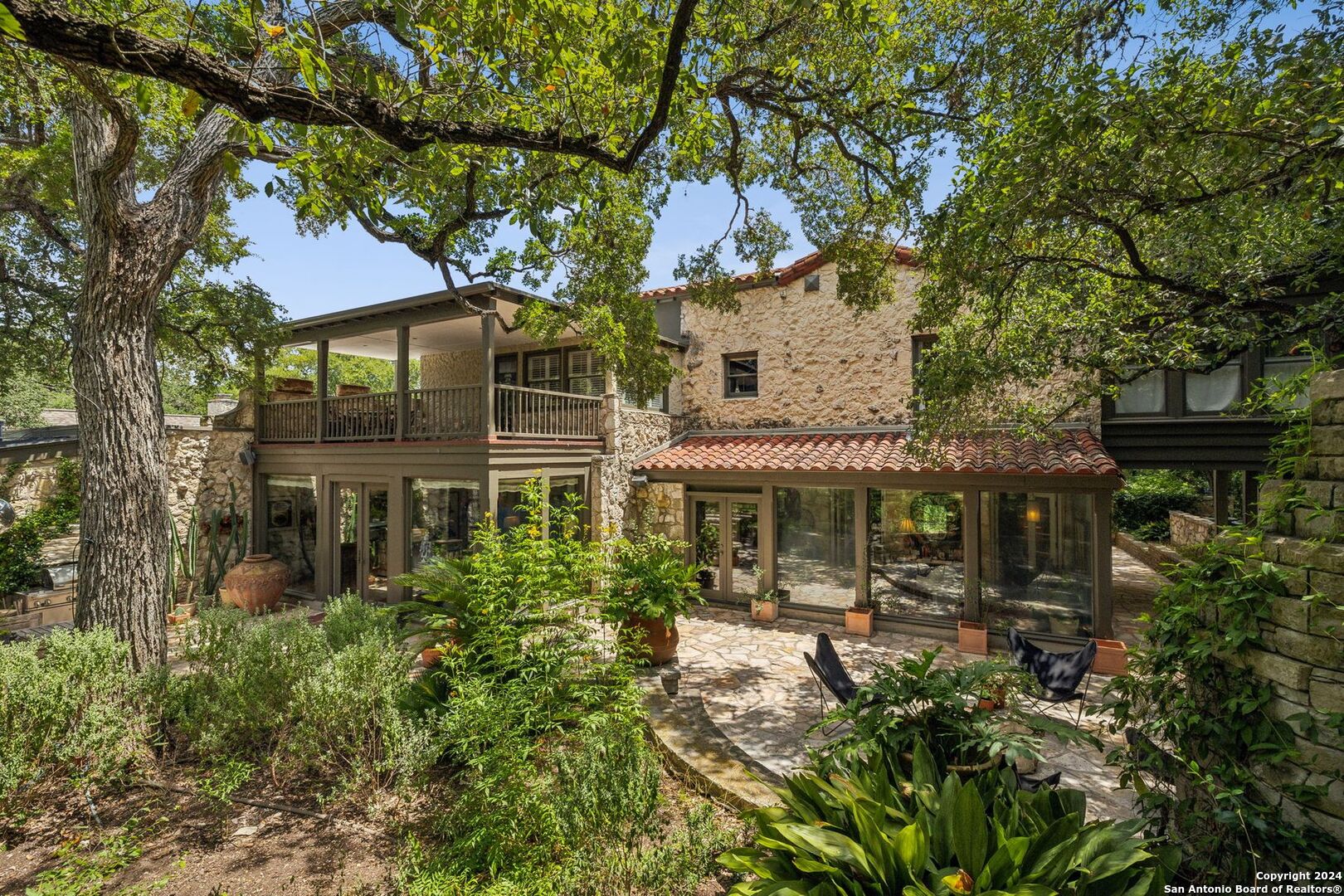221 Devine Rd
