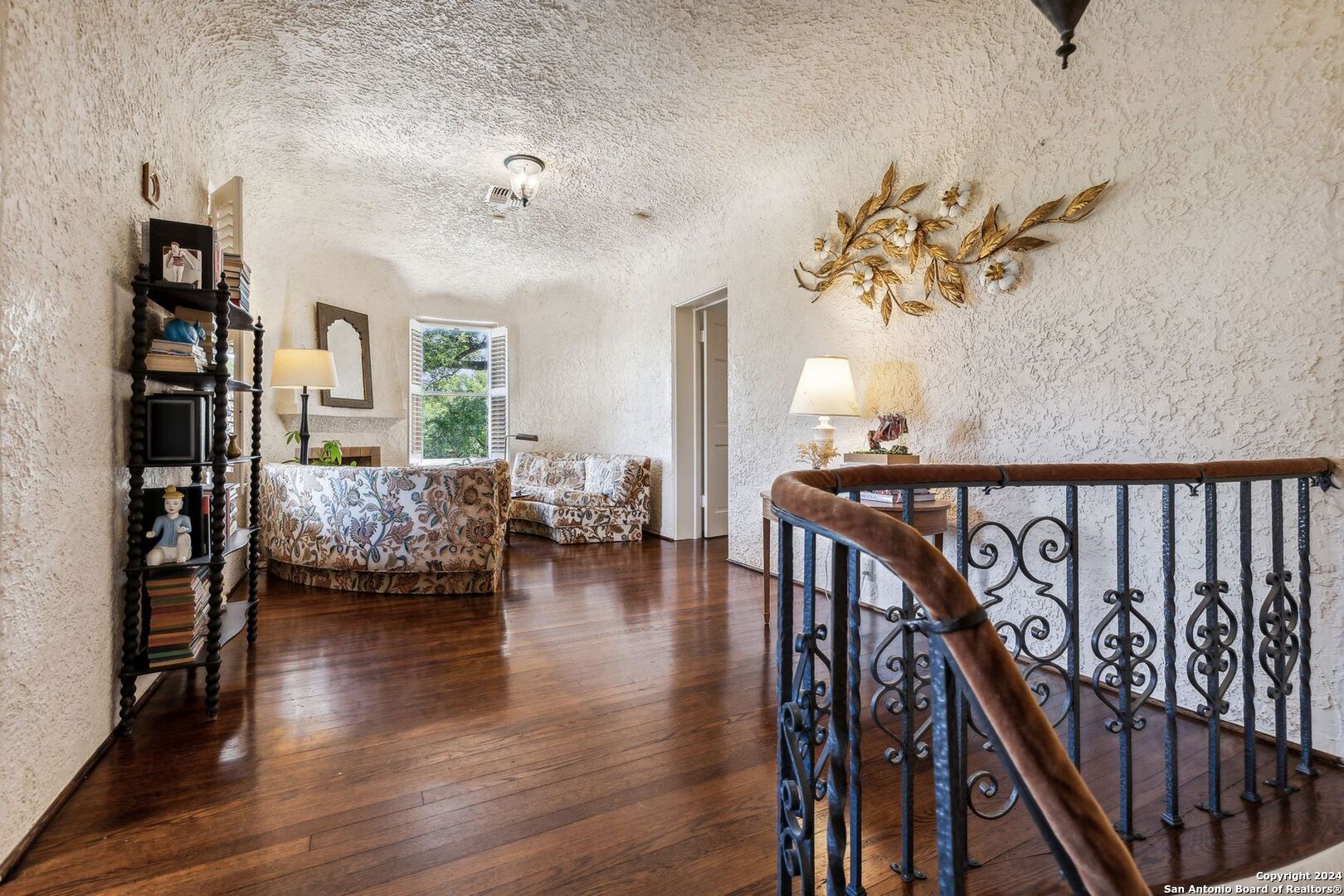 221 Devine Rd
