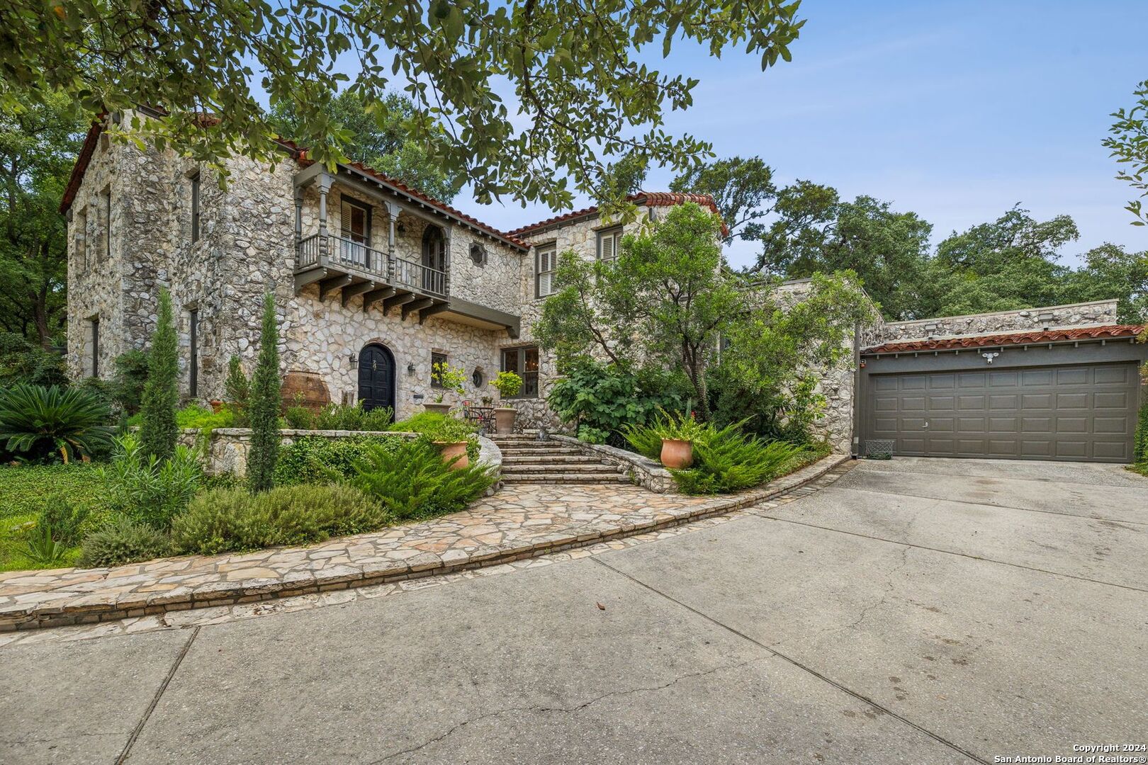221 Devine Rd