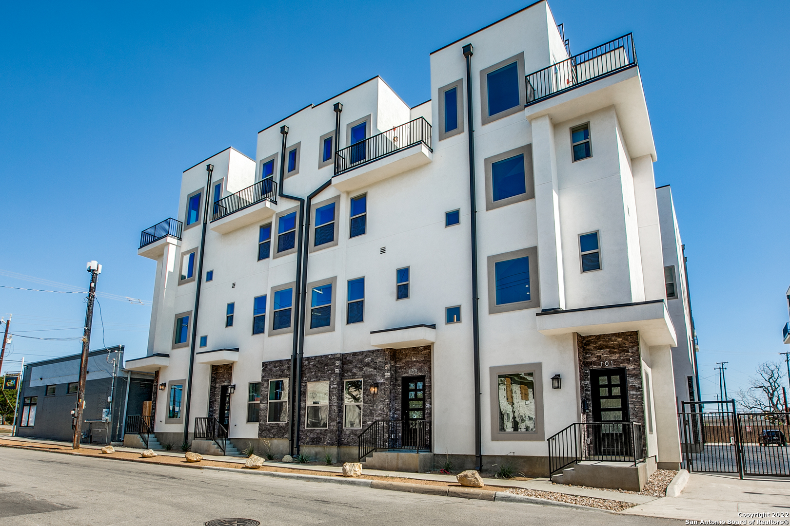 1817 N Saint Marys St 101