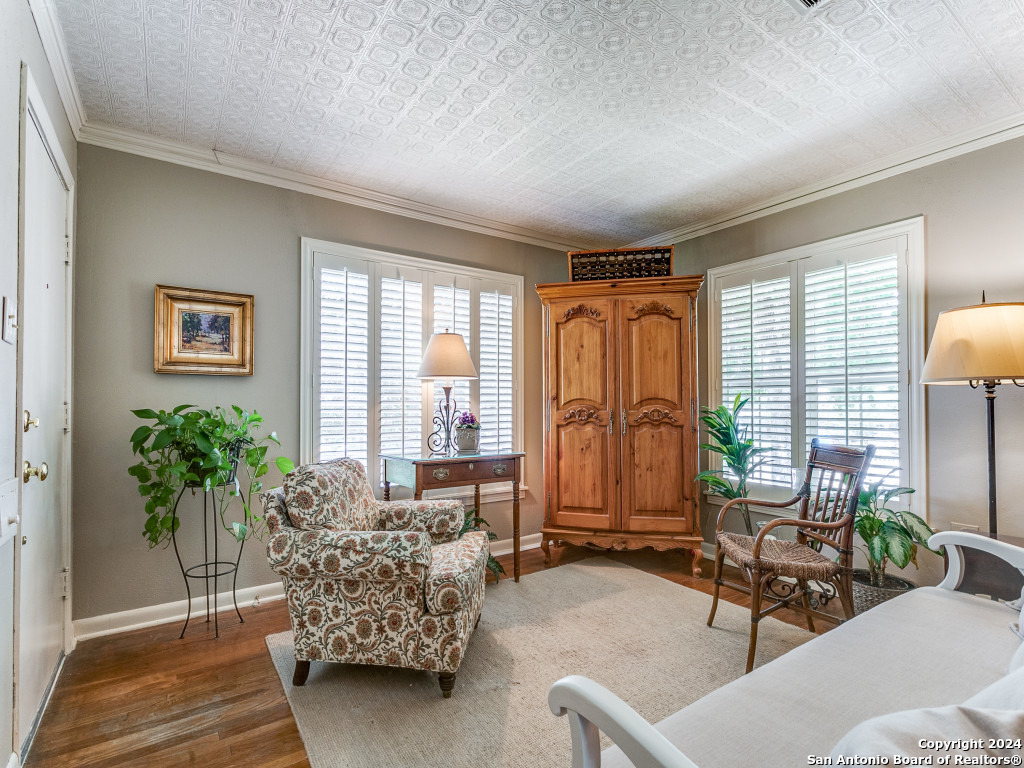 225 LYMAN DR