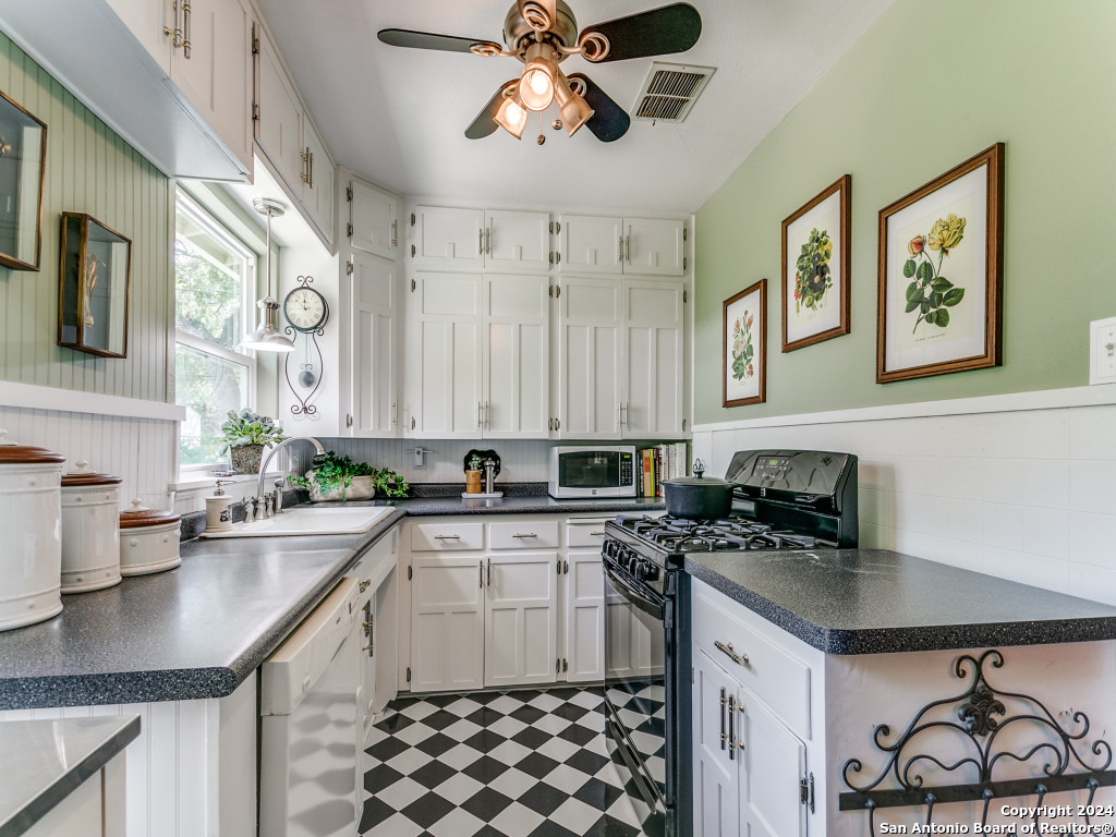 225 LYMAN DR