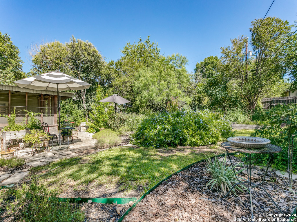 225 LYMAN DR