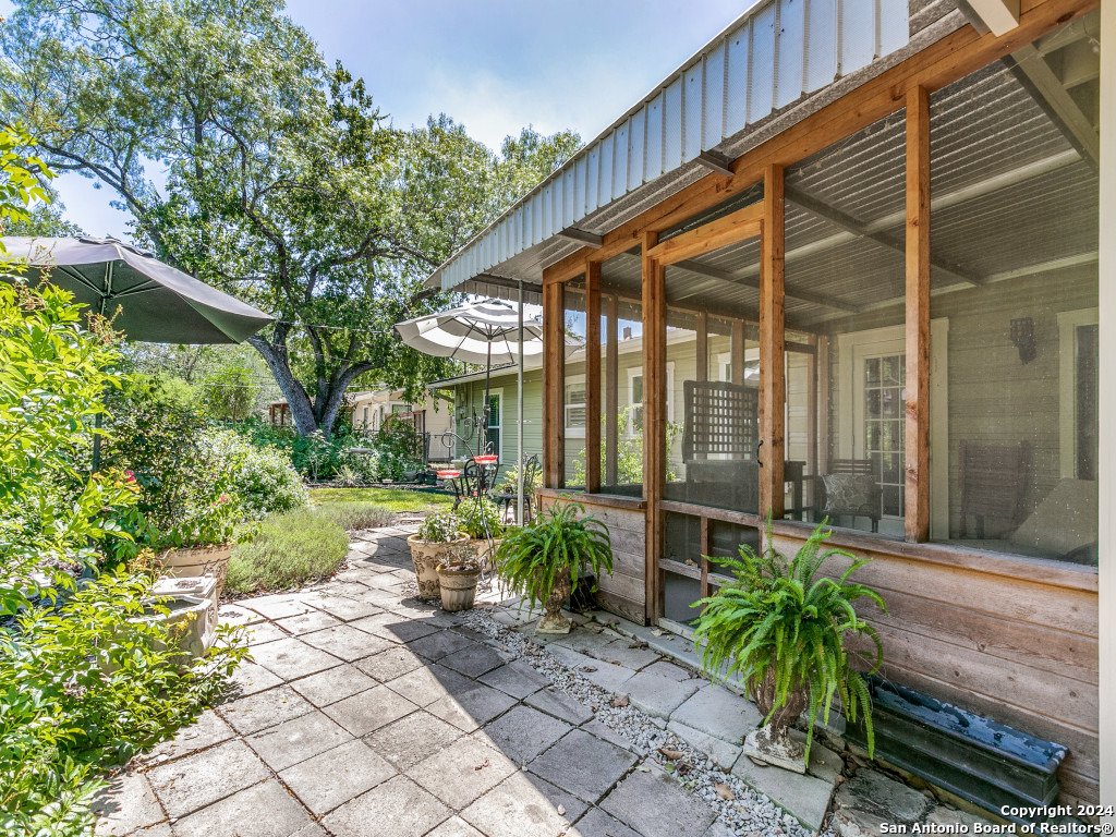 225 LYMAN DR